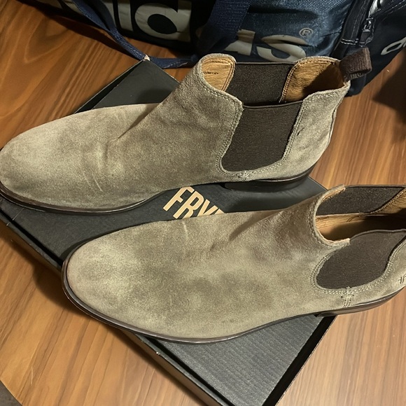 Grey Suede Frye Men Chelsea Boots. Size 9.5. With Box - Picture 9 of 12